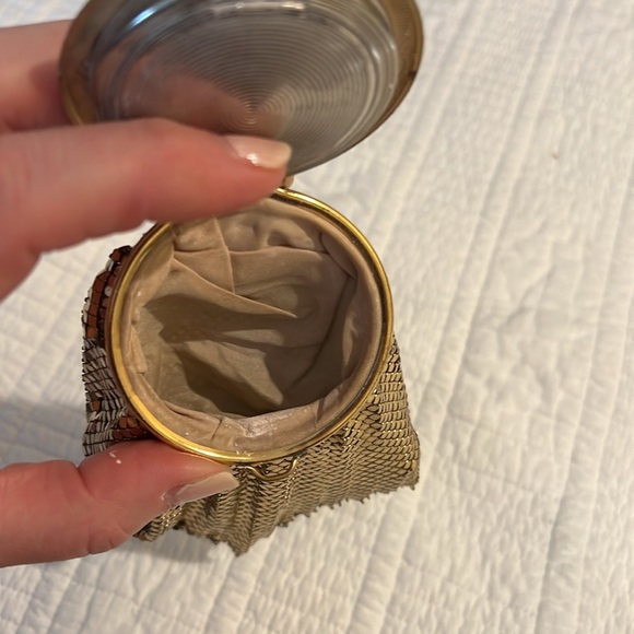 Gold and Black Vintage Art Deco clutch. Secret Compact with Sequin Pouch. - Picture 5 of 10